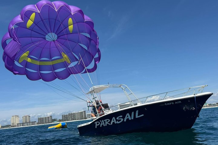 Aventura en paracaídas sobre Shell Island en Panama City Beach