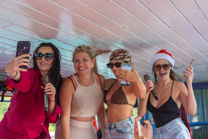 Coral Reef Snorkeling en Floating Bar Party vanuit Nha Trang