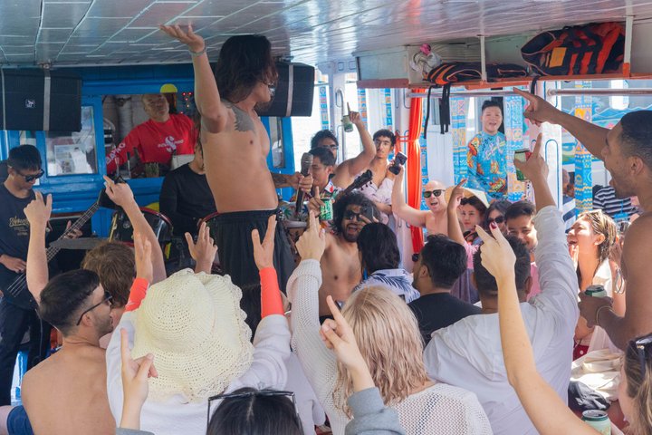 Coral Reef Snorkeling en Floating Bar Party vanuit Nha Trang
