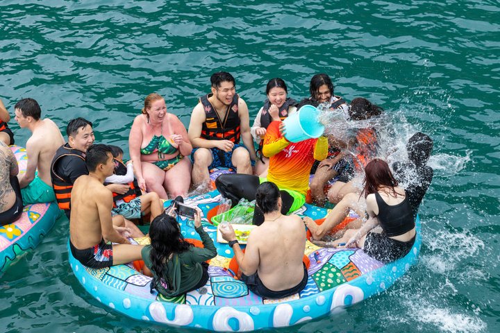 Coral Reef Snorkeling en Floating Bar Party vanuit Nha Trang