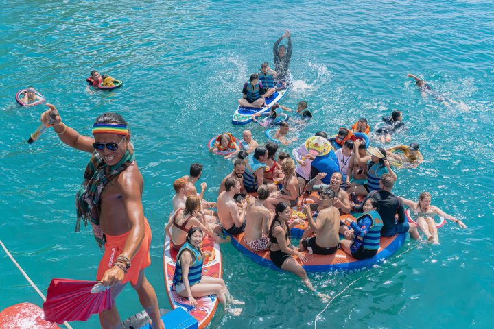 Coral Reef Snorkeling en Floating Bar Party vanuit Nha Trang