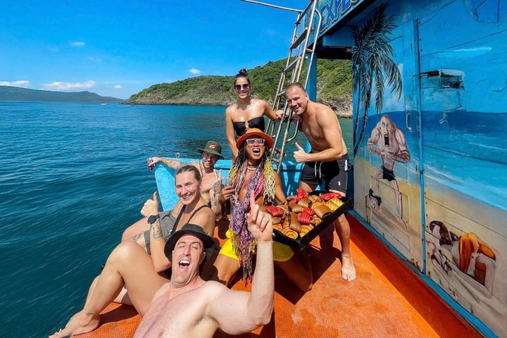 Coral Reef Snorkeling en Floating Bar Party vanuit Nha Trang