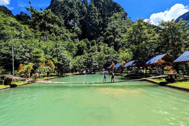 Vang Vieng: Zipline, Cave Tube, Trek, Longtail Boat, lagun 2