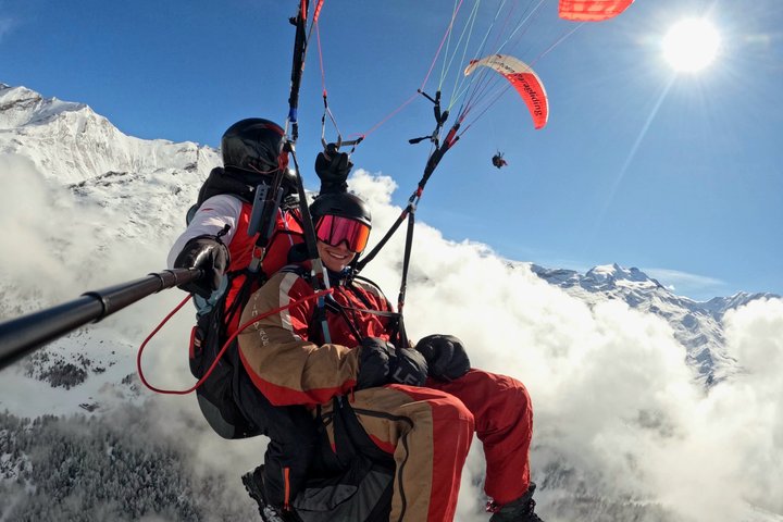 Vol en tandem en parapente à Zermatt avec vue sur le Cervin (20–25min)