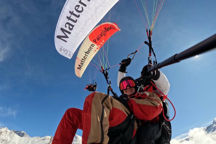 Vol en tandem en parapente à Zermatt avec vue sur le Cervin (20–25min)