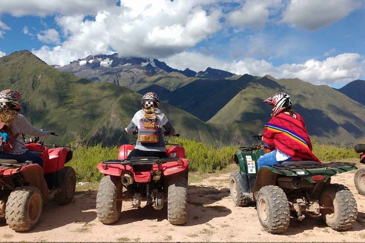 Quad-Bike-Stadtrundfahrt durch Cabanaconde mit Blick auf den Colca Canyon