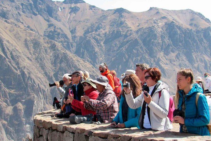 Quad-Bike-Stadtrundfahrt durch Cabanaconde mit Blick auf den Colca Canyon