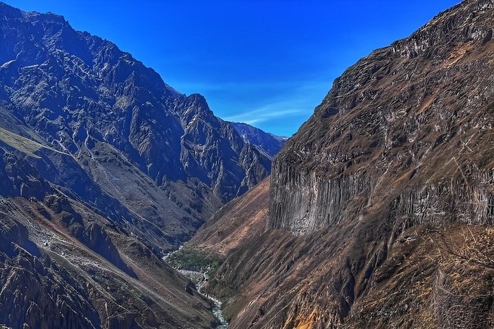 Quad-Bike-Stadtrundfahrt durch Cabanaconde mit Blick auf den Colca Canyon