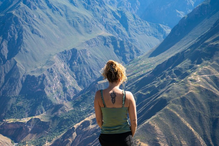 Quad-Bike-Stadtrundfahrt durch Cabanaconde mit Blick auf den Colca Canyon