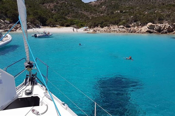 Excursão de barco pelo arquipélago de La Maddalena saindo de Cannigione