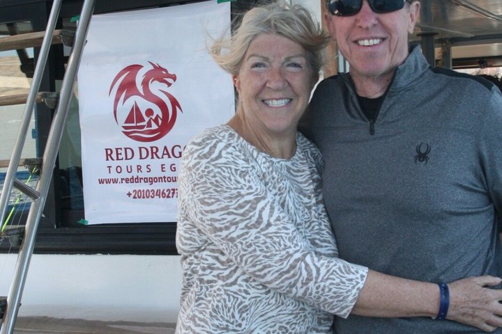 Privat båd , fiskeri , snorkling , delfiner & frokost – Hurghada