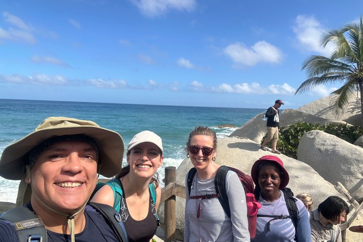 Privat Tayrona Hike till Cabo San Juan : Tvåspråkig Guide + Transport