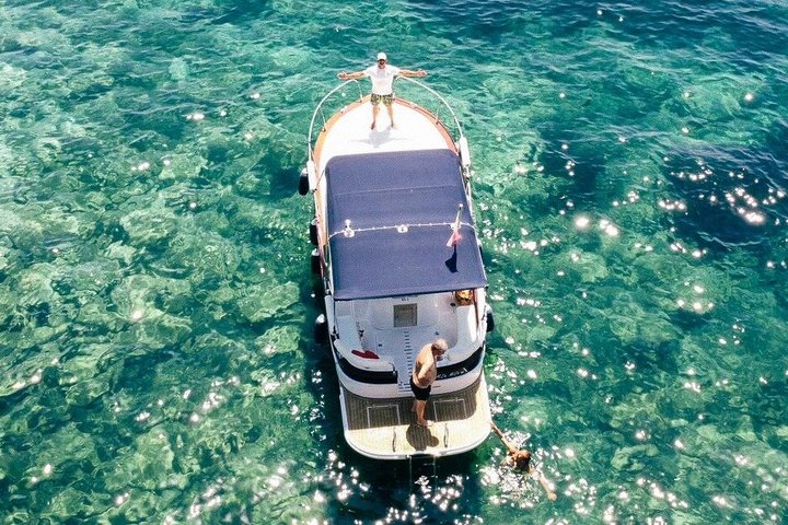 Procida : Excursion en bateau - Arrêts pour la baignade, la plongée avec tuba et la photographie sous-marine