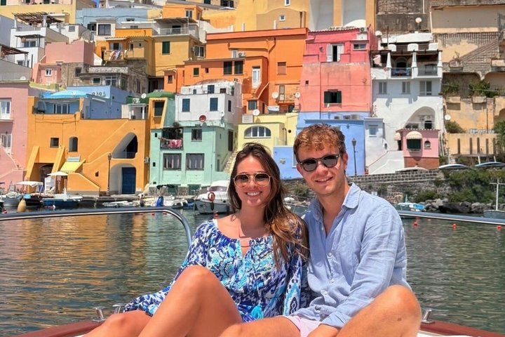 Procida : Excursion en bateau - Arrêts pour la baignade, la plongée avec tuba et la photographie sous-marine