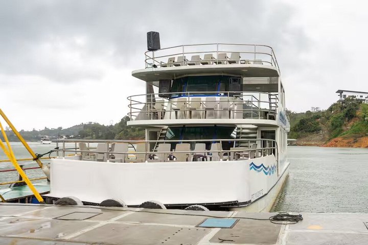 Excursão de um dia inteiro a Guatapé, incluindo Piedra del Peñol, com refeições e passeio de barco.
