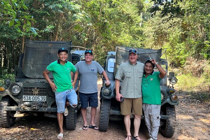 Explore o norte da ilha de Phu Quoc por Jeeps do Exército Clássico