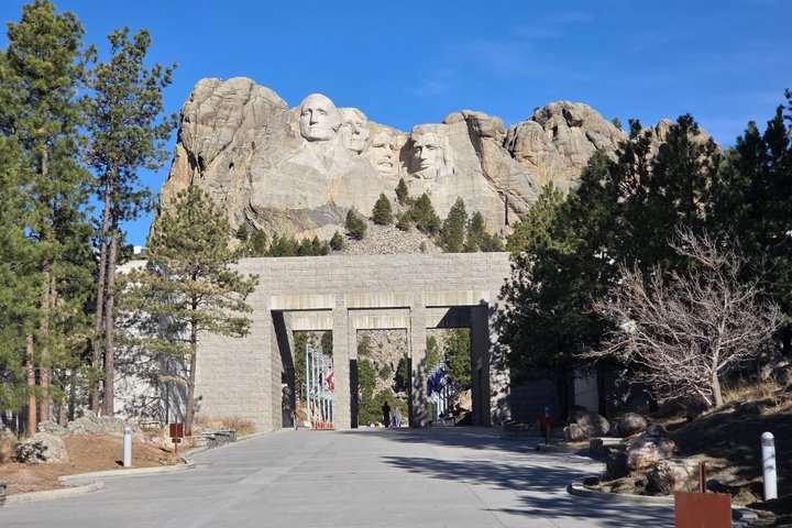 Mt Rushmore, Crazy Horse and Custer State Park Wildlife Loop Tour