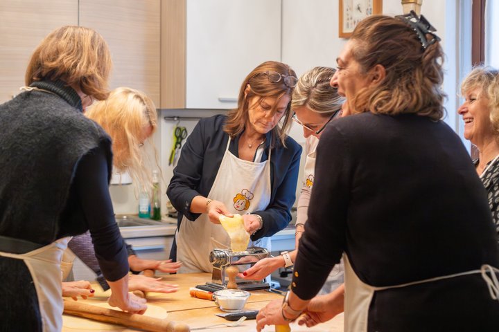 Cesarine: lezione di pasta e tiramisù per piccoli gruppi a Viareggio