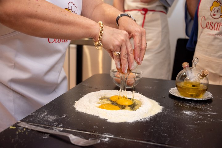 Kleine Gruppe Pasta und Tiramisu Unterricht in Aosta von Cesarine