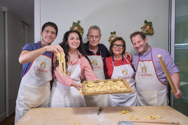 Cesarine: lezione di pasta e tiramisù per piccoli gruppi a Viareggio
