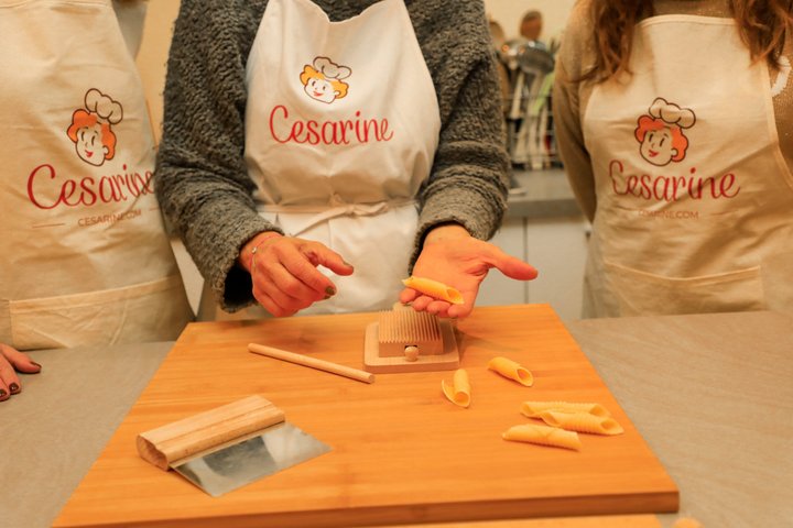 Kleine Gruppe Pasta und Tiramisu Unterricht in Aosta von Cesarine
