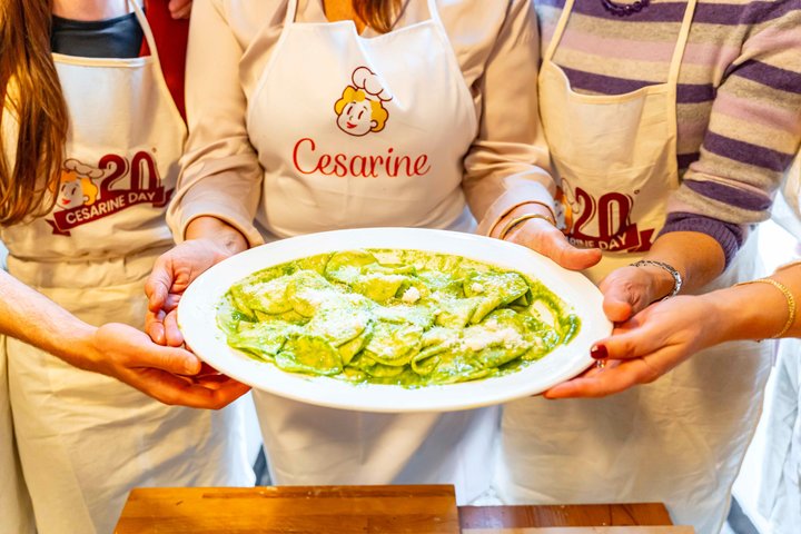 Kleine Gruppe Pasta und Tiramisu Unterricht in Aosta von Cesarine