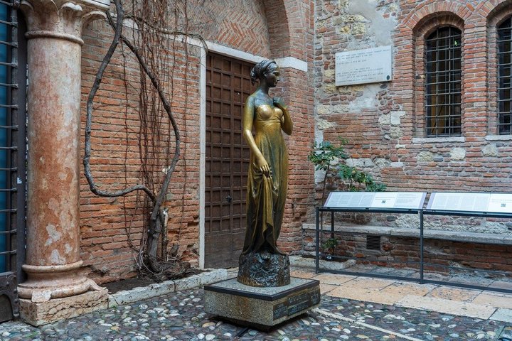 Verona: Tur med arena, kabelbil og valgfrie Juliet billetter