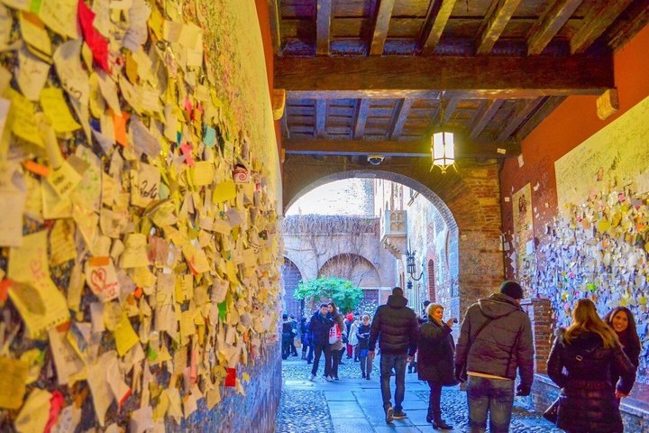 Verona: Tur med arena, kabelbil og valgfrie Juliet billetter