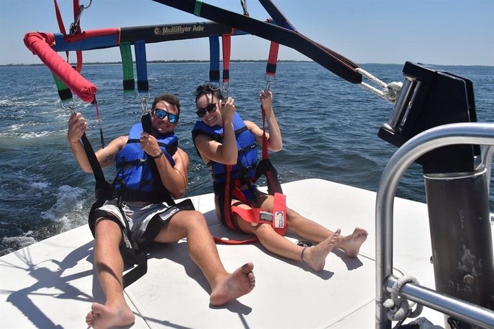 Aventura en paracaídas sobre Shell Island en Panama City Beach