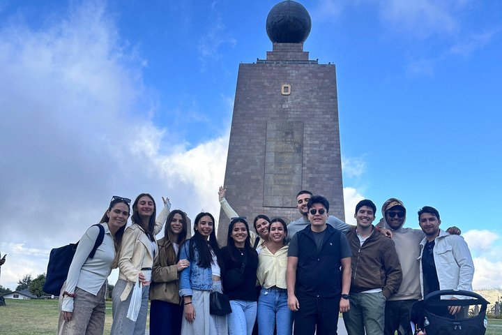 Visite privée de la ville : Quito colonial, le Milieu du monde et le téléphérique