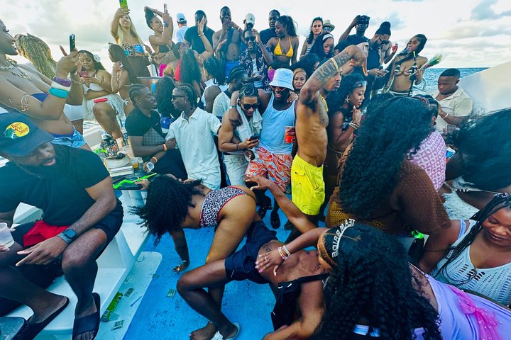 #1 Punta Cana Hip Hop Adults Only Party Boat avec Open Bar et DJ