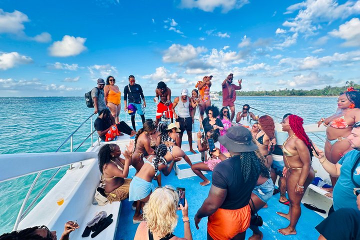 #1 Punta Cana Hip Hop Adults Only Party Boat avec Open Bar et DJ