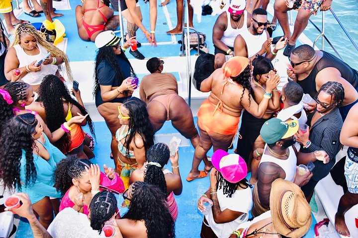 #1 Punta Cana Hip Hop Adults Only Party Boat avec Open Bar et DJ