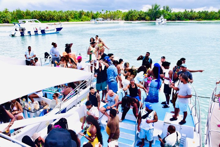 #1 Punta Cana Hip Hop Adults Only Party Boat avec Open Bar et DJ