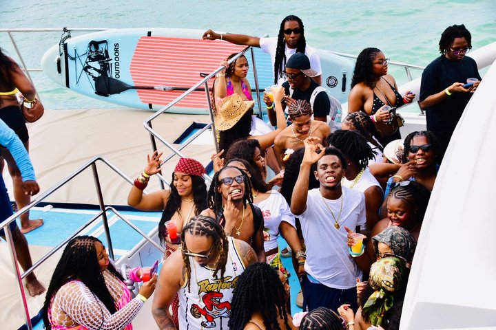 #1 Punta Cana Hip Hop Adults Only Party Boat avec Open Bar et DJ