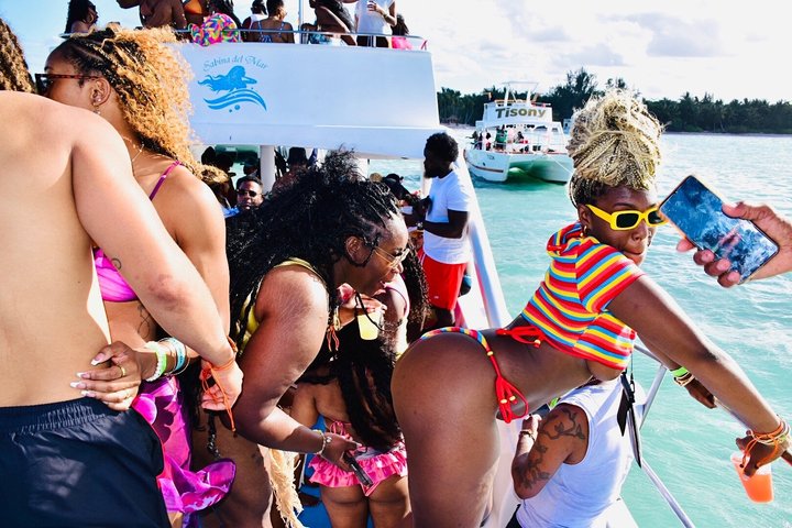 #1 Punta Cana Hip Hop Adults Only Party Boat avec Open Bar et DJ