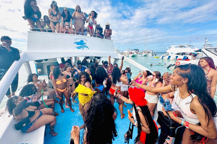 #1 Punta Cana Hip Hop Adults Only Party Boat avec Open Bar et DJ