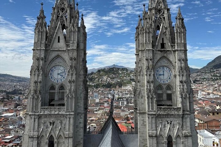 Visite privée de la ville : Quito colonial, le Milieu du monde et le téléphérique
