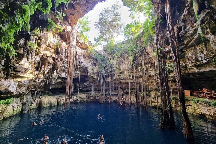 Chichen Itza Cenote Saamal och Valladolid dagstur från Cancun