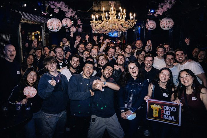 Noche de Pub Crawl en Tokio Fiesta de Vida Nocturna en Roppongi con Entrada a Club