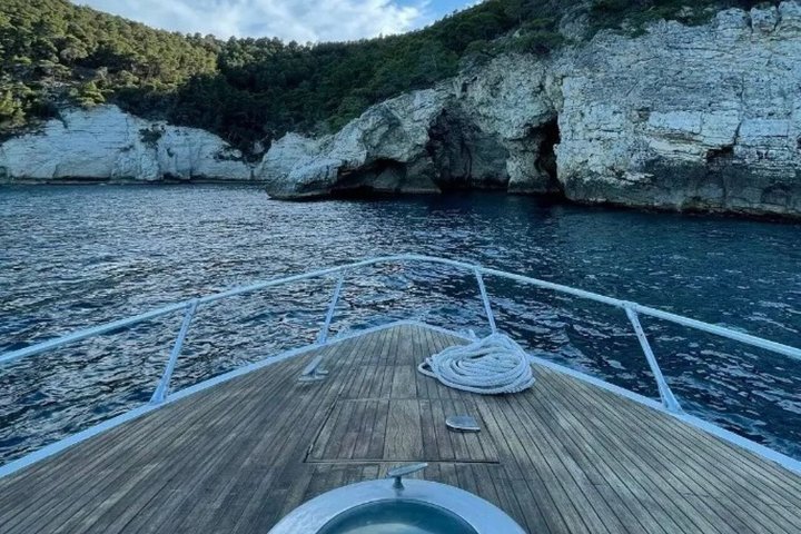 Gargano Yacht-utflukt fra Vieste med aperitiff og skipper