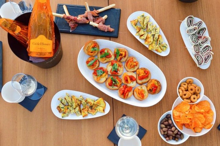 Gargano Yacht-utflukt fra Vieste med aperitiff og skipper