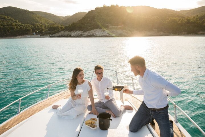 Gargano Yacht-utflukt fra Vieste med aperitiff og skipper