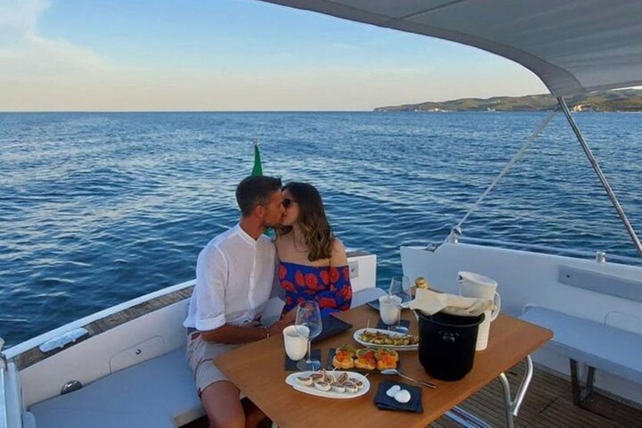 Gargano Yacht-utflukt fra Vieste med aperitiff og skipper