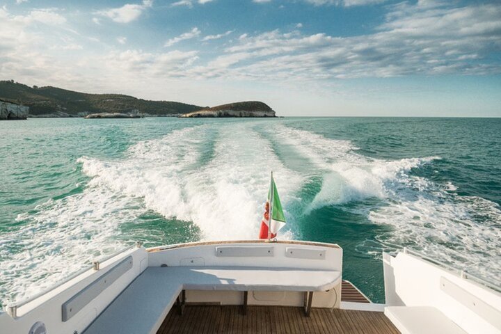 Gargano Yacht-utflukt fra Vieste med aperitiff og skipper