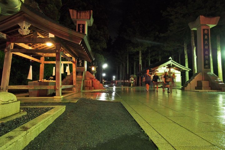 Excursión nocturna a Koyasan Okunoin Experiencia de peregrinación sagrada