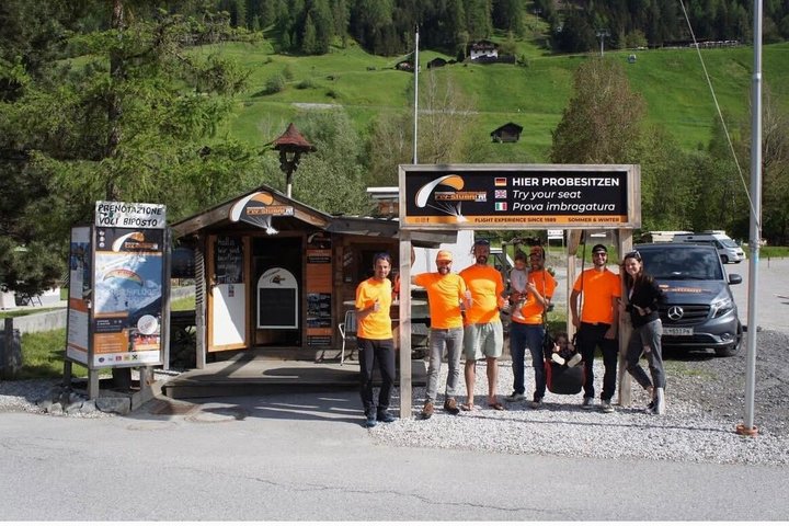 Parapente biplaza en el valle de Neustift Stubai, cerca de Innsbruck