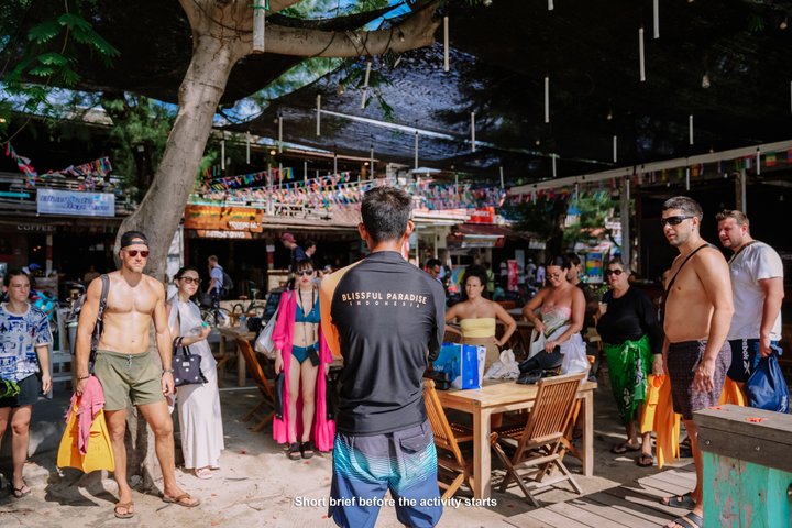 Tour de buceo en grupo por las islas Gili con documentación GoPro