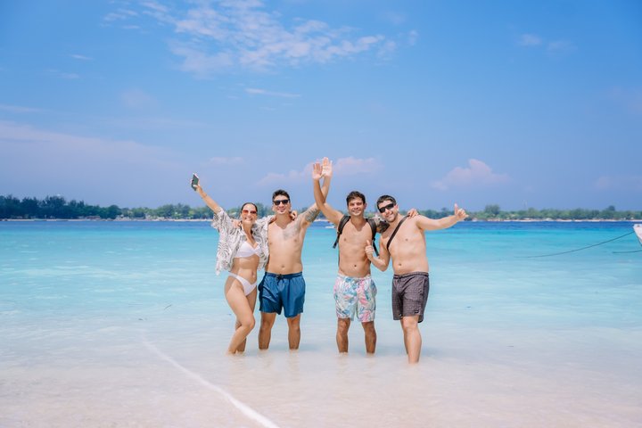 Tour de buceo en grupo por las islas Gili con documentación GoPro