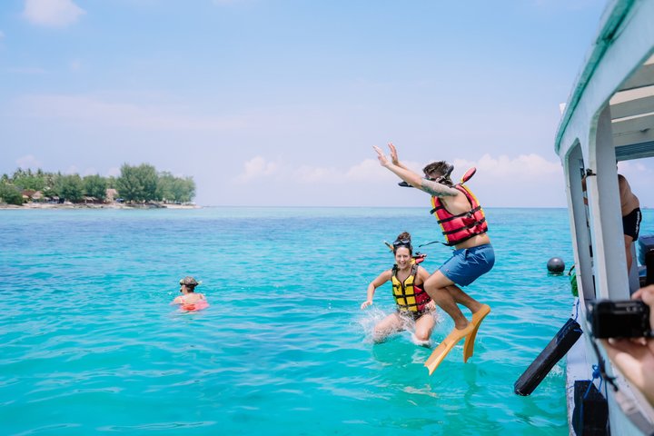 Tour de buceo en grupo por las islas Gili con documentación GoPro